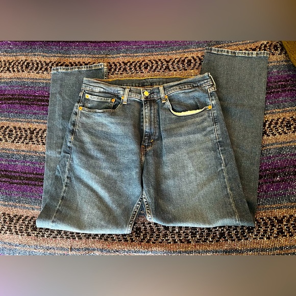 Pre owned Levi’s 505 jeans..34x30…great condition. Medium wash. - Picture 1 of 4